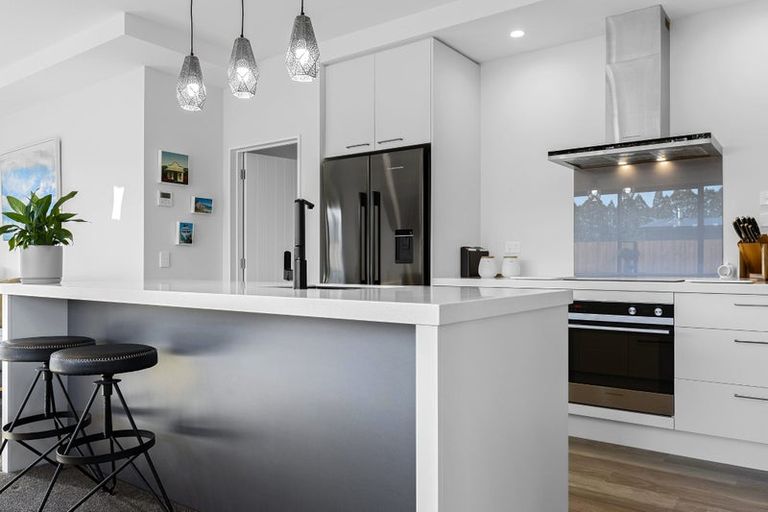 Photo of property in 28 Hanmer Crescent, Rangiora, 7400