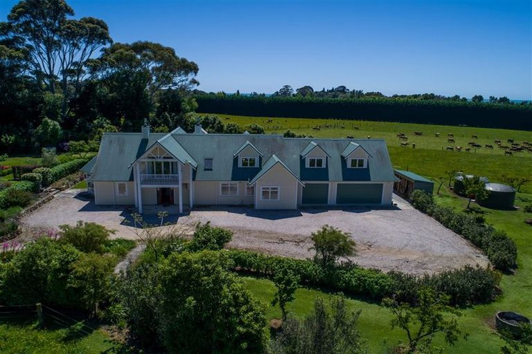 Photo of property in 120 Patons Rock Road, Patons Rock, Takaka, 7182