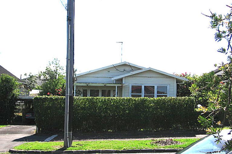 Photo of property in 16 Bangor Street, Point Chevalier, Auckland, 1022