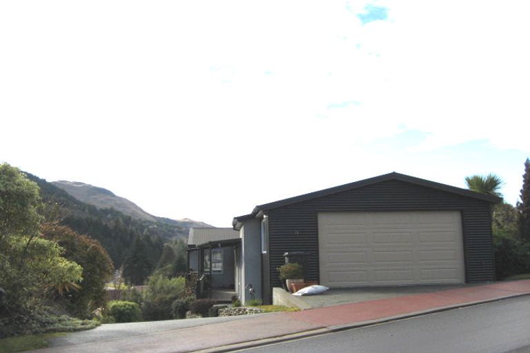 Photo of property in 10 Golden Terrace, Queenstown, 9300