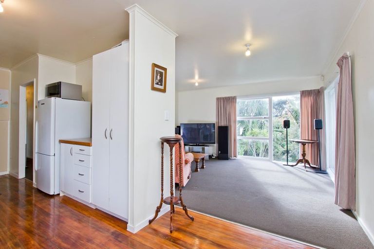 Photo of property in 187 Golf Road, Titirangi, Auckland, 0604