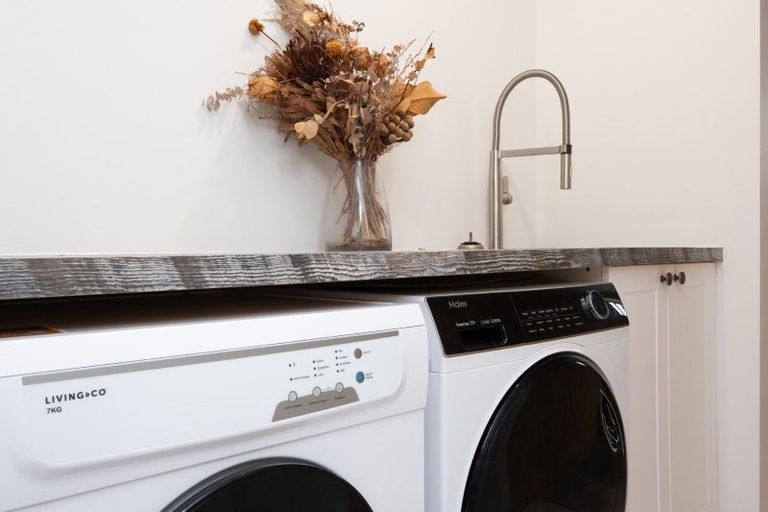 Photo of property in 19 Read Crescent, Clive, 4102