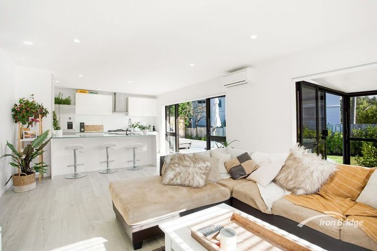 Photo of property in 2/5 Argyle Terrace, Milford, Auckland, 0620