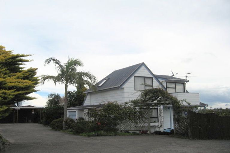 Photo of property in 2/23 Glenshee Place, Highland Park, Auckland, 2010
