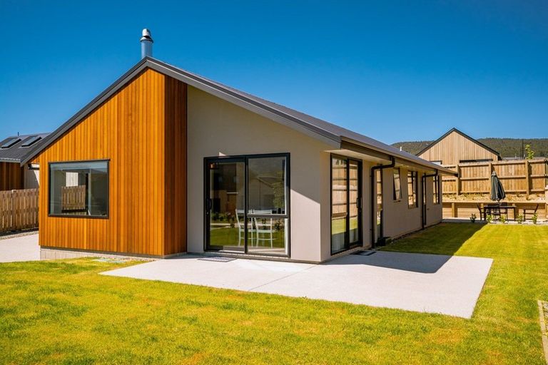 Photo of property in 11 Obelisk Street, Wanaka, 9305