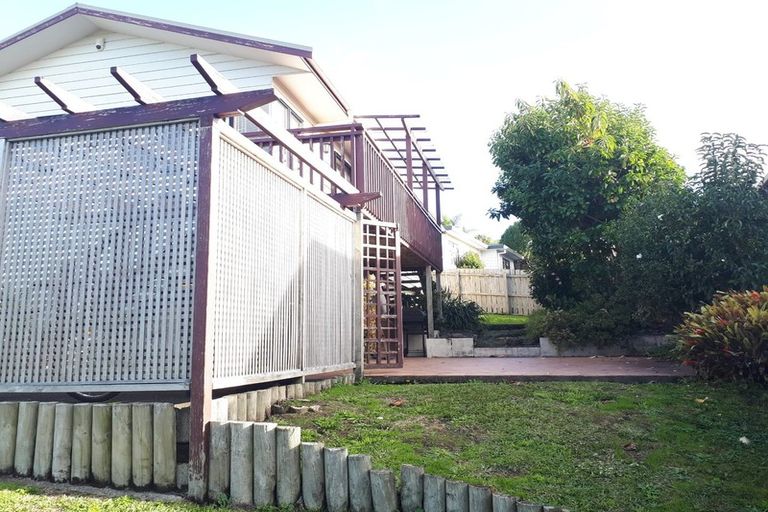 Photo of property in 1a Romulus Place, Totara Vale, Auckland, 0629