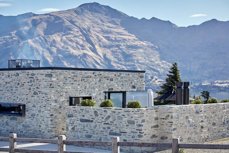 Photo of property in 12 Minaret Ridge, Wanaka, 9305