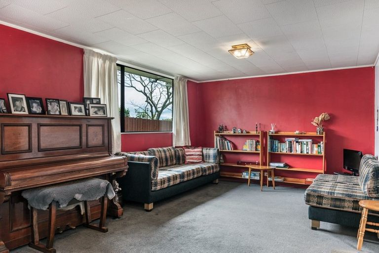 Photo of property in 16 Kempton Place, Richmond Heights, Taupo, 3330