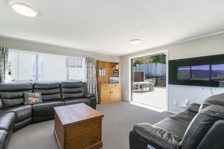 Photo of property in 14 Kaitangata Crescent, Kelson, Lower Hutt, 5010