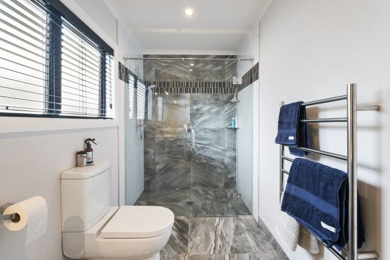 Photo of property in 9 Saint Heliers Grove, Fitzherbert, Palmerston North, 4410