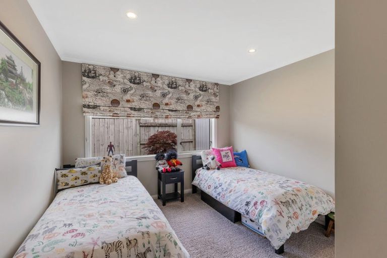 Photo of property in 11 Monaco Grove, Fitzherbert, Palmerston North, 4410
