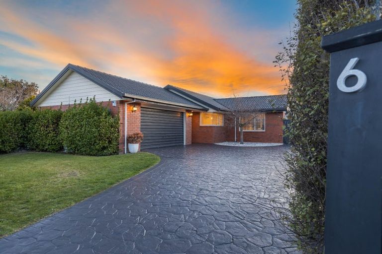 Photo of property in 6 Ronald George Place, Parklands, Christchurch, 8083