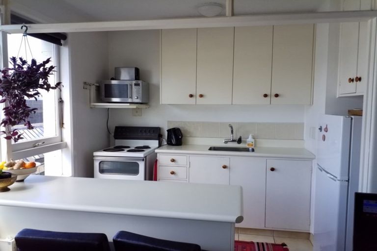 Photo of property in Churchill Flats, 213 The Terrace, Wellington Central, Wellington, 6011