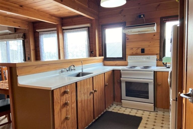 Photo of property in 1 Highlands Place, Highlands Park, New Plymouth, 4312