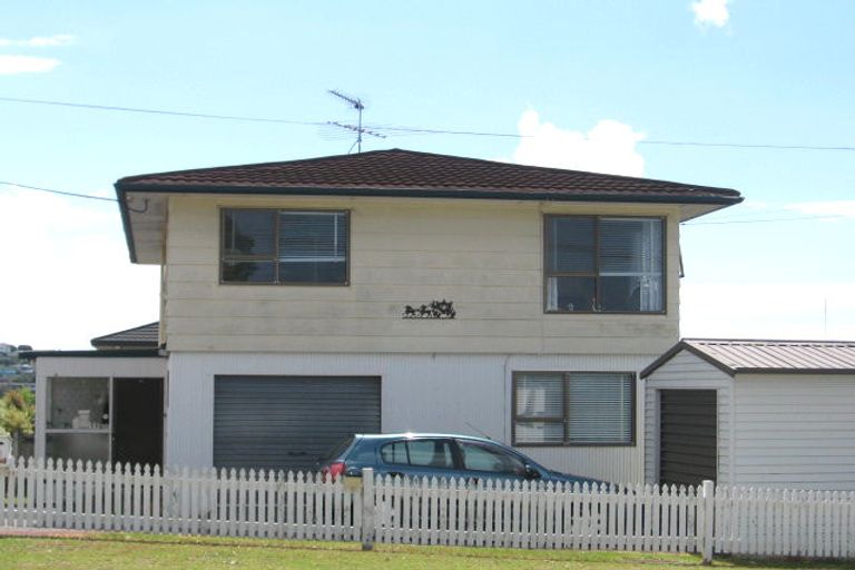 Photo of property in 2/16 Hyde Road, Rothesay Bay, Auckland, 0630
