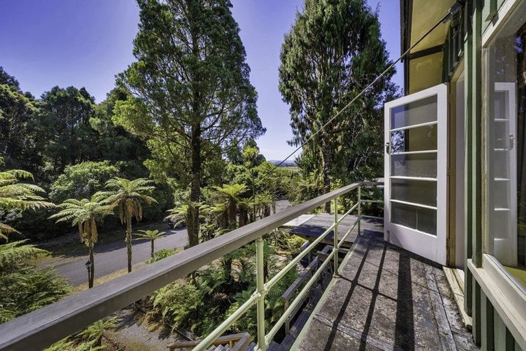 Photo of property in 37 Lake View Terrace, Moana, 7875