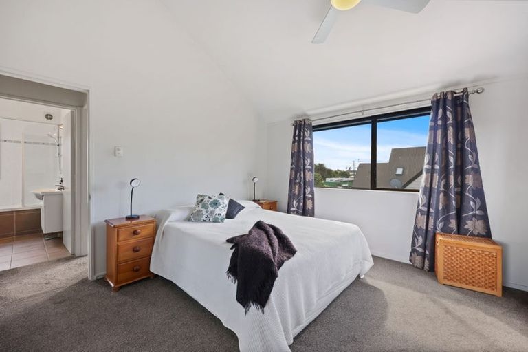 Photo of property in 2/1a Basilton Close, Bucklands Beach, Auckland, 2012