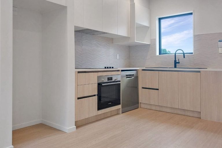 Photo of property in 1/285 Te Atatu Road, Te Atatu South, Auckland, 0610