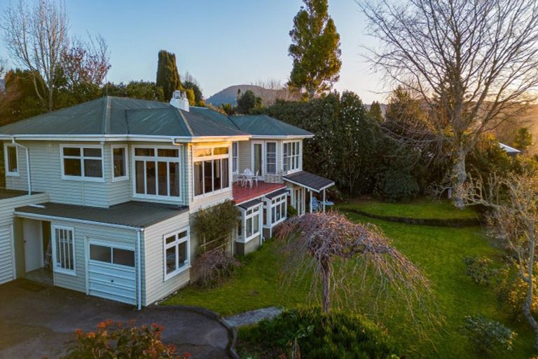 Photo of property in 18 Vista Place, Kawaha Point, Rotorua, 3010