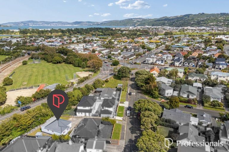 Photo of property in 1-2/6a Pohutukawa Street, Woburn, Lower Hutt, 5010