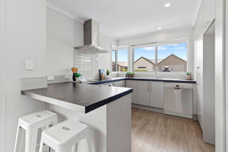 Photo of property in 20 Kotiate Street, Papamoa Beach, Papamoa, 3118