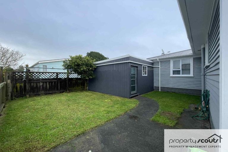 Photo of property in 12 Karaka Street, Merrilands, New Plymouth, 4312
