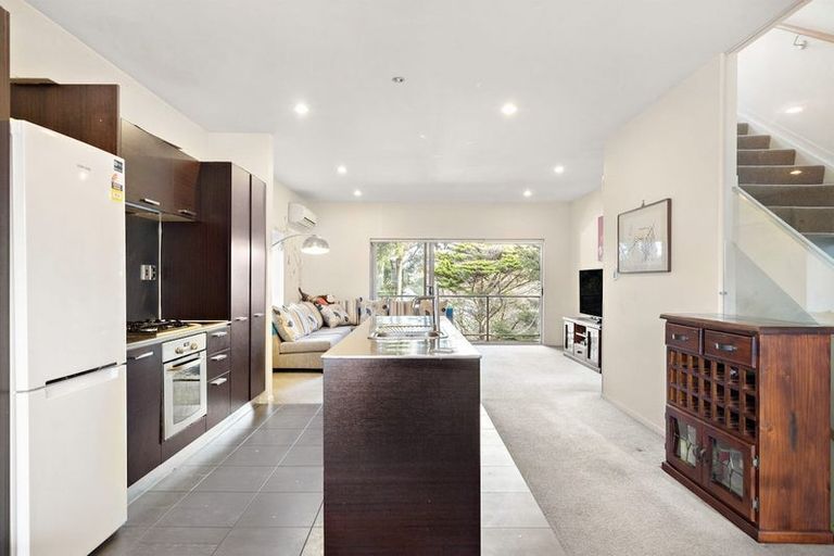 Photo of property in 76c Edmonton Road, Henderson, Auckland, 0612
