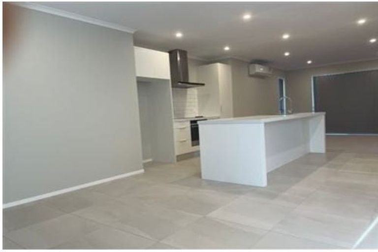 Photo of property in 24 Te Rito Road, Hobsonville, Auckland, 0616