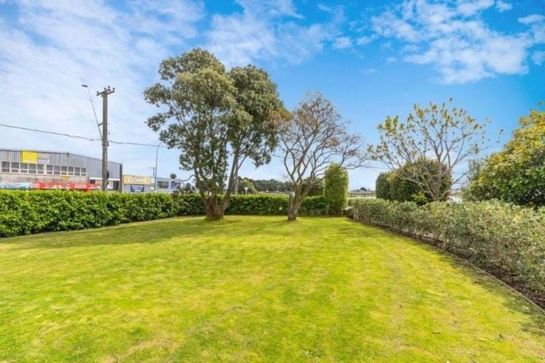 Photo of property in 2 Hinemoa Street, Paraparaumu, 5032