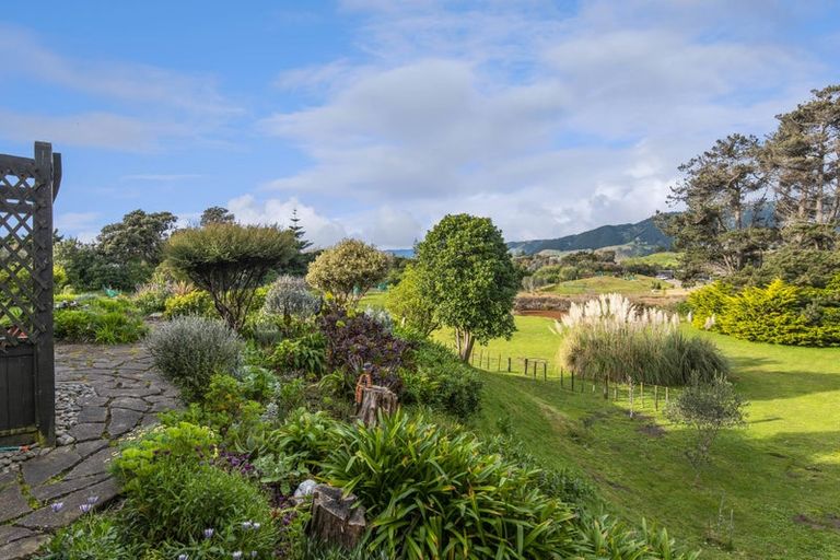 Photo of property in 63 Paetawa Road, Peka Peka, Waikanae, 5391