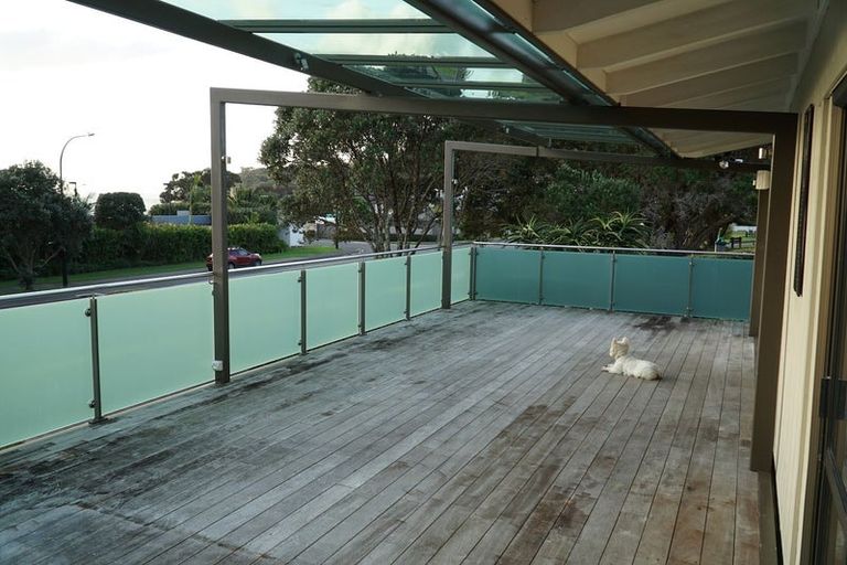 Photo of property in 73 Tindalls Bay Road, Tindalls Beach, Whangaparaoa, 0930