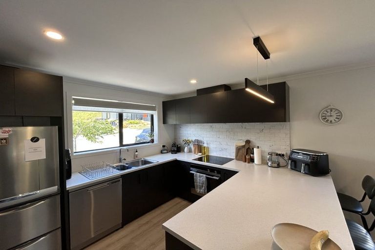 Photo of property in 20 Oakum Road, Whitby, Porirua, 5024