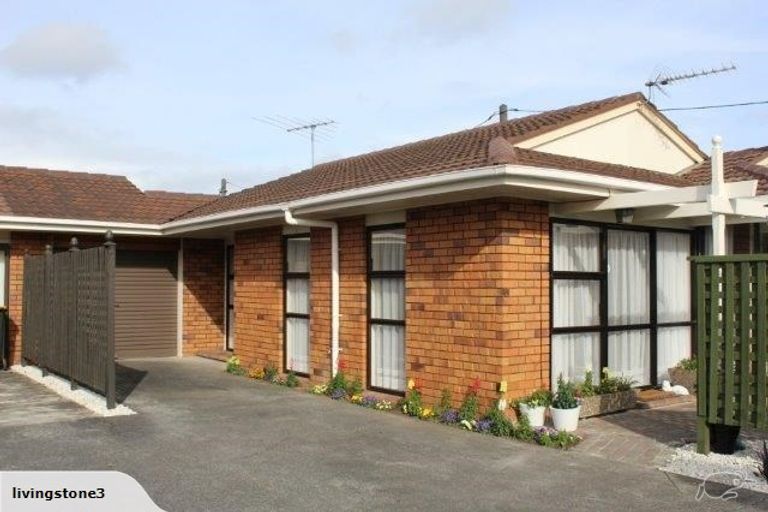 Photo of property in 2/111 Kolmar Road, Papatoetoe, Auckland, 2025