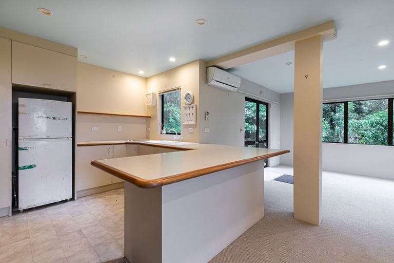 Photo of property in 922 West Coast Road, Waiatarua, Auckland, 0604