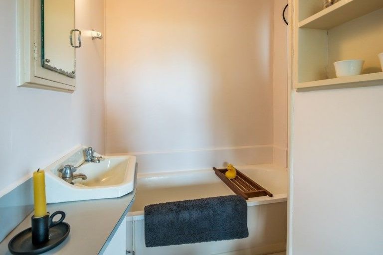 Photo of property in 11 Homebush Road, Khandallah, Wellington, 6035