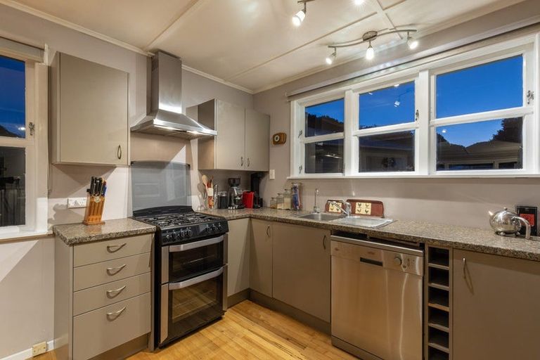 Photo of property in 4 Brazier Grove, Paraparaumu, 5032