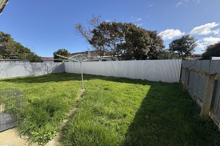 Photo of property in 44 Karaka Crescent, Levin, 5510