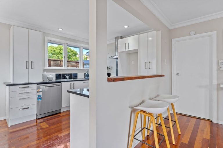 Photo of property in 1/5 Compton Street, Hillcrest, Auckland, 0627