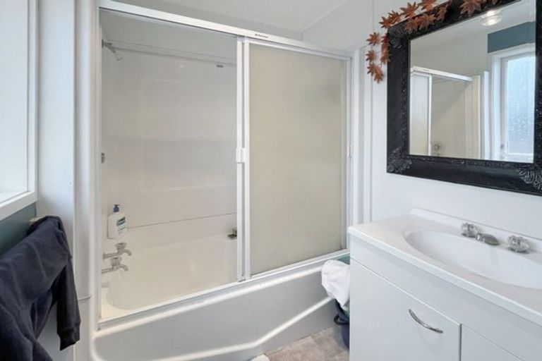 Photo of property in 33 Suzanne Grove, Kelvin Grove, Palmerston North, 4414