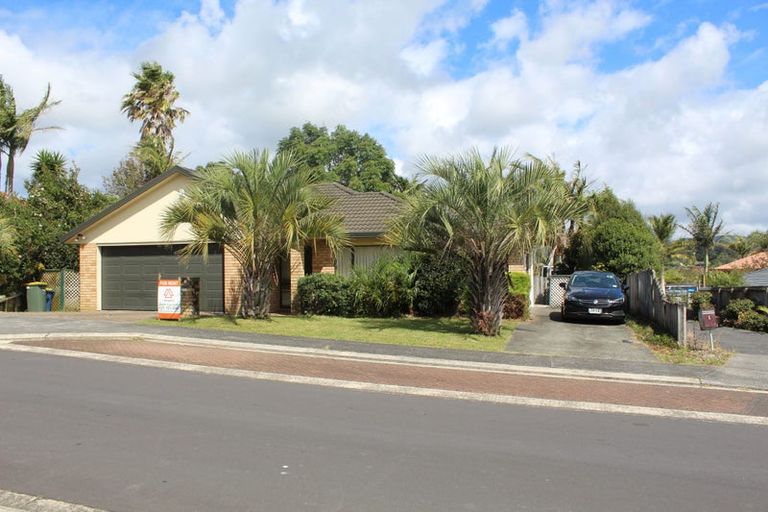 Photo of property in 6 Roy Maloney Drive, Henderson, Auckland, 0612