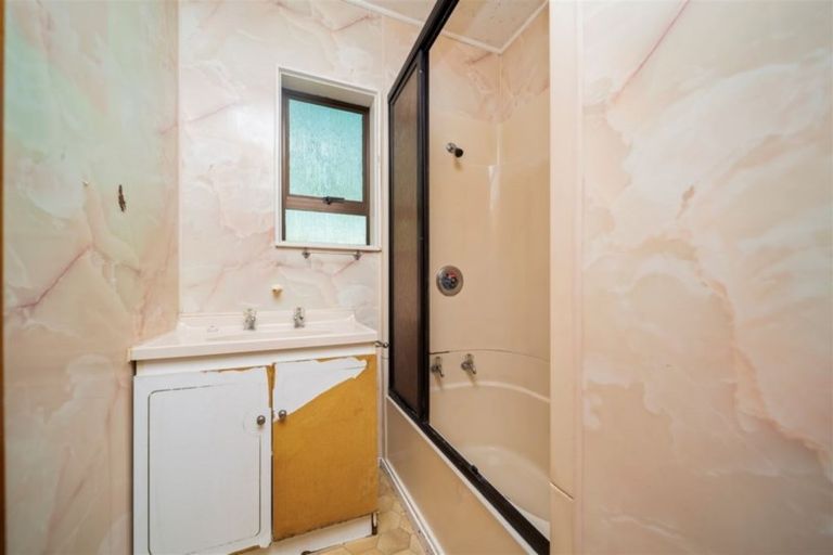 Photo of property in 12 Caplen Street, Hawera, 4610