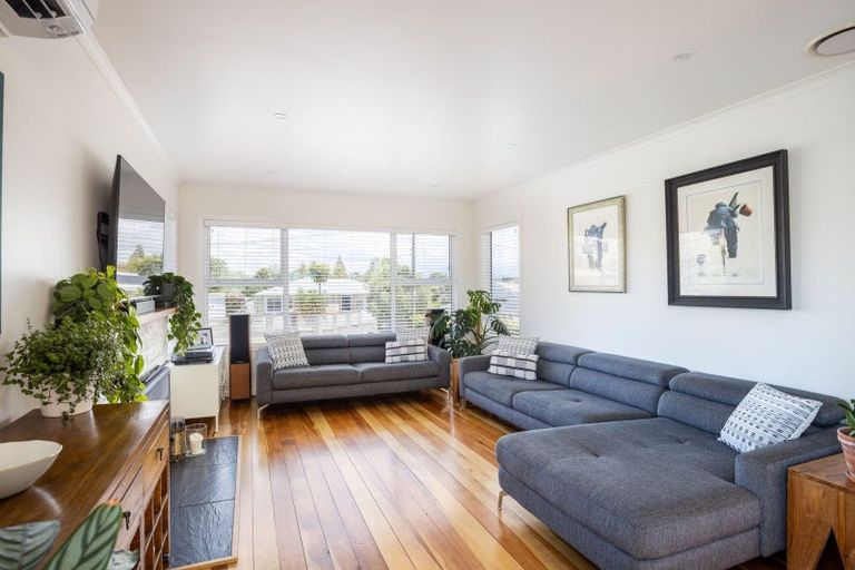 Photo of property in 10 Margaret Place, Merrilands, New Plymouth, 4312