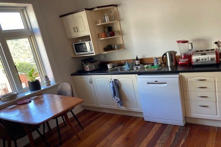 Photo of property in 29 Domanski Crescent, Owhiro Bay, Wellington, 6023