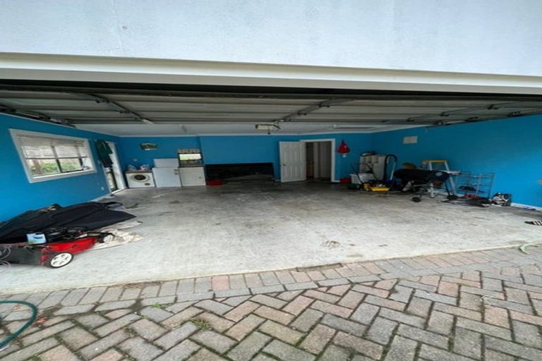Photo of property in 10 Glenveagh Park Drive, Weymouth, Auckland, 2103