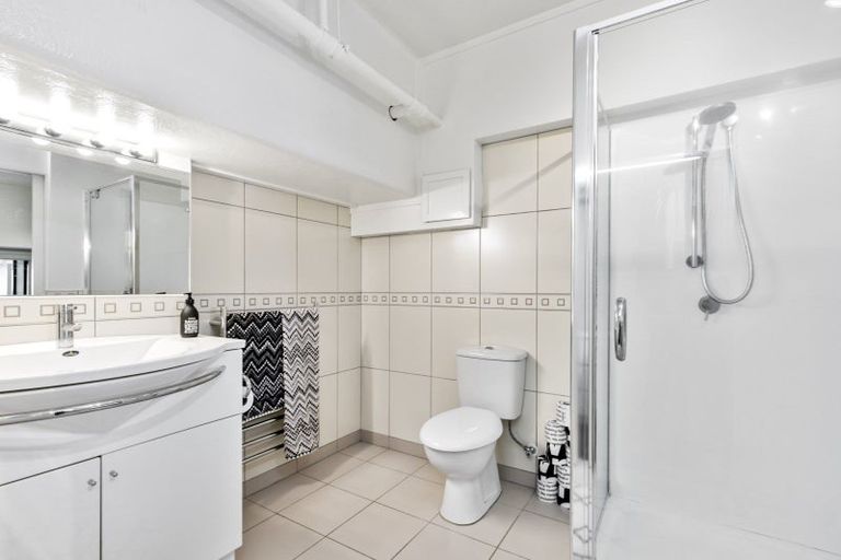 Photo of property in Stadium Garden Flats, 114/107 Thorndon Quay, Pipitea, Wellington, 6011
