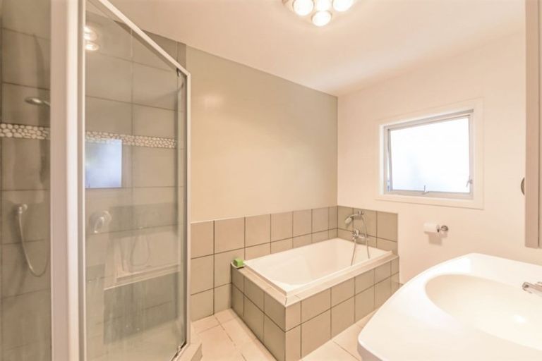 Photo of property in 1/16 Puriri Avenue, Greenlane, Auckland, 1051