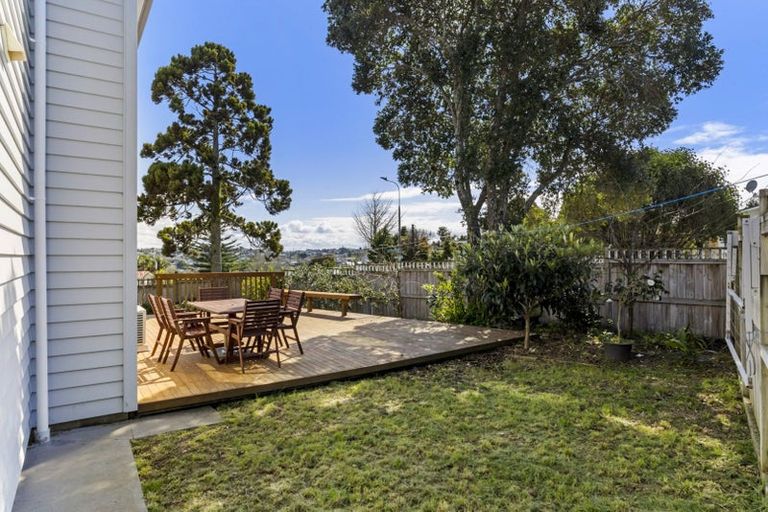Photo of property in 12a Blakeborough Drive, Forrest Hill, Auckland, 0620