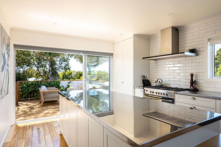 Photo of property in 10 Margaret Place, Merrilands, New Plymouth, 4312