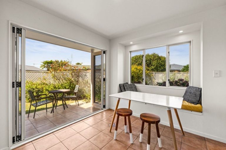 Photo of property in 21 Pukekura Place, Taradale, Napier, 4112