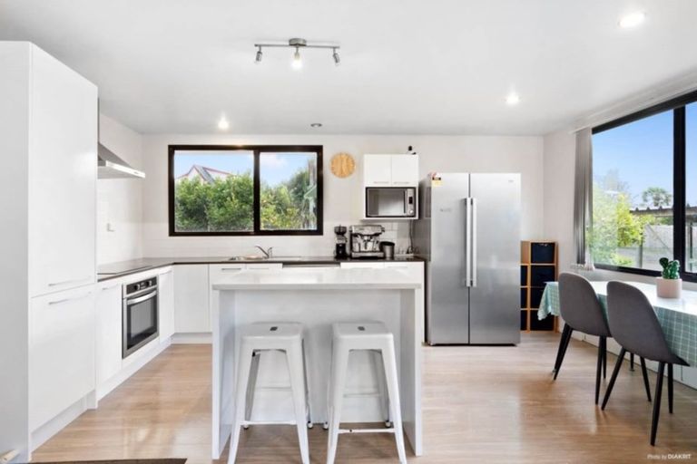 Photo of property in 2/342c Royal Road, Massey, Auckland, 0614